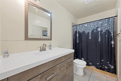 Commercial property in Hollywood, Florida 164.44 sq.m. № 1944360 - photo 12