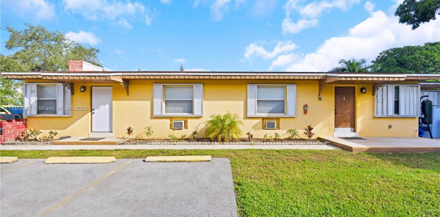 Commercial property in Hollywood, Florida 164.44 sq.m. № 1944360