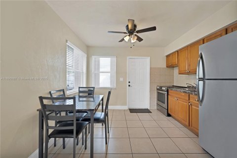 Commercial property in Hollywood, Florida 164.44 sq.m. № 1944360 - photo 8