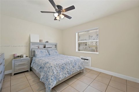 Commercial property in Hollywood, Florida 164.44 sq.m. № 1944360 - photo 10