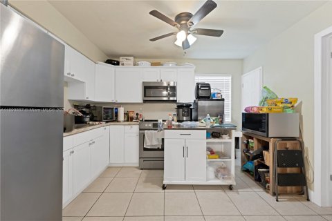 Commercial property in Hollywood, Florida 164.44 sq.m. № 1944360 - photo 20