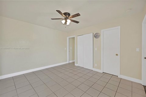 Commercial property in Hollywood, Florida 164.44 sq.m. № 1944360 - photo 14