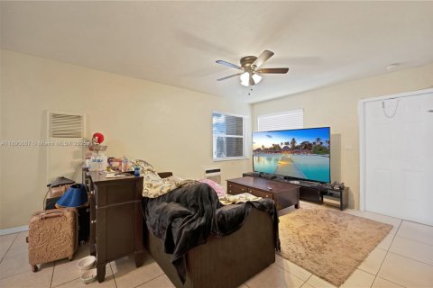 Commercial property in Hollywood, Florida 164.44 sq.m. № 1944360 - photo 18