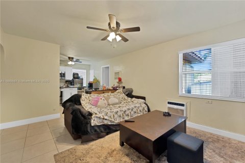 Commercial property in Hollywood, Florida 164.44 sq.m. № 1944360 - photo 19