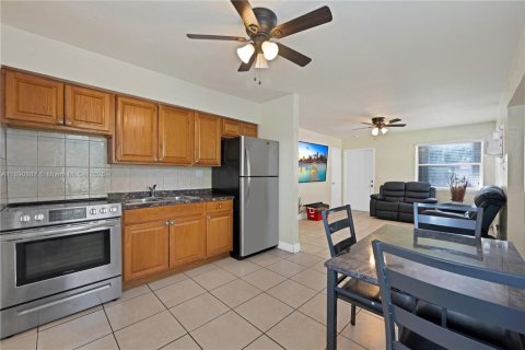 Commercial property in Hollywood, Florida 164.44 sq.m. № 1944360 - photo 9