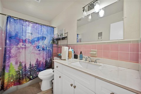 Commercial property in Hollywood, Florida 164.44 sq.m. № 1944360 - photo 22