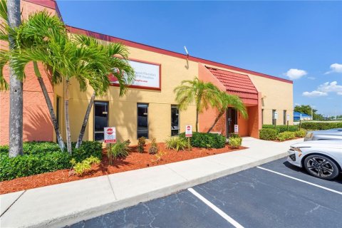 Commercial property in Fort Myers, Florida 170.29 sq.m. № 1615235 - photo 2