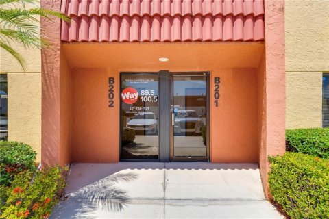 Commercial property in Fort Myers, Florida 170.29 sq.m. № 1615235 - photo 3