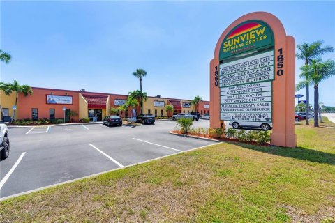 Commercial property in Fort Myers, Florida 170.29 sq.m. № 1615235 - photo 1