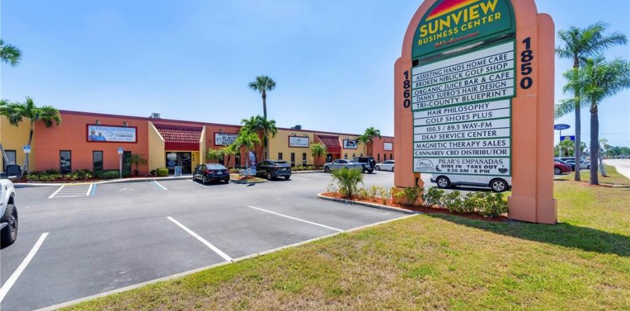Propiedad comercial en Fort Myers, Florida 170.29 m2 № 1615235