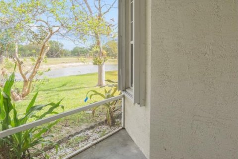 Купить таунхаус в Санрайз, Флорида 2 спальни, 134.89м2, № 2058926 - фото 27