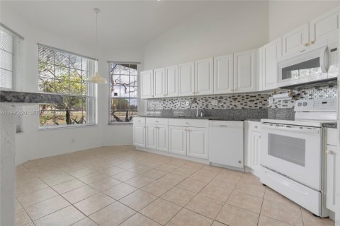 Купить таунхаус в Санрайз, Флорида 2 спальни, 134.89м2, № 2058926 - фото 4