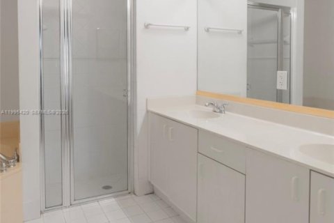 Купить таунхаус в Санрайз, Флорида 2 спальни, 134.89м2, № 2058926 - фото 22