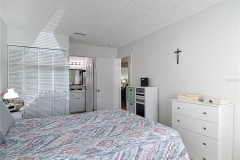 Condo in South Daytona, Florida, 2 bedrooms  № 1658762 - photo 12