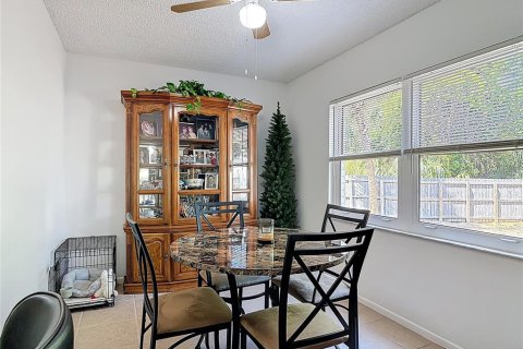 Condo in South Daytona, Florida, 2 bedrooms  № 1658762 - photo 10