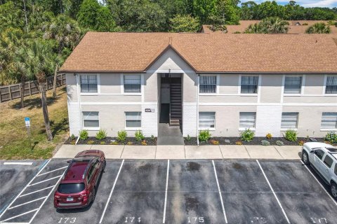 Condo in South Daytona, Florida, 2 bedrooms  № 1658762 - photo 1