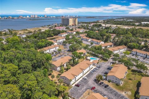 Condo in South Daytona, Florida, 2 bedrooms  № 1658762 - photo 2