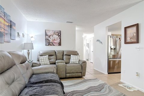 Condo in South Daytona, Florida, 2 bedrooms  № 1658762 - photo 6