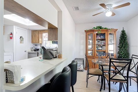 Condo in South Daytona, Florida, 2 bedrooms  № 1658762 - photo 7