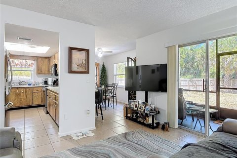 Condo in South Daytona, Florida, 2 bedrooms  № 1658762 - photo 16