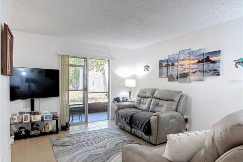 Condo in South Daytona, Florida, 2 bedrooms  № 1658762 - photo 3