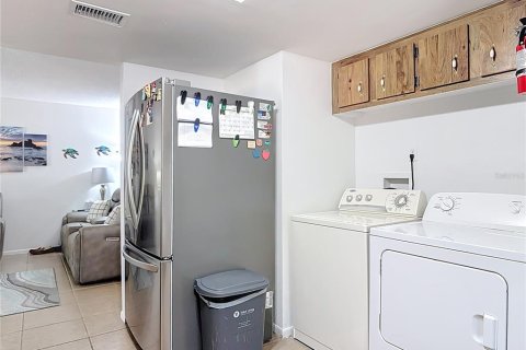 Condo in South Daytona, Florida, 2 bedrooms  № 1658762 - photo 11