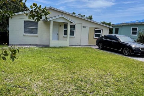 Casa en venta en St. Lucie, Florida, 2 dormitorios, 89.74 m2 № 1321254 - foto 2