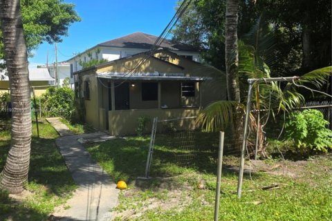 Casa en Miami, Florida 3 dormitorios, 200.3 m2 № 2012218