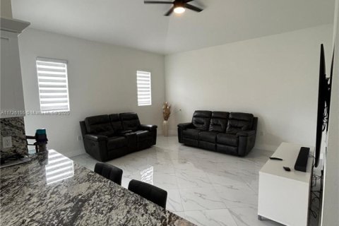 House in Miami, Florida 4 bedrooms, 216 sq.m. № 1860333 - photo 7