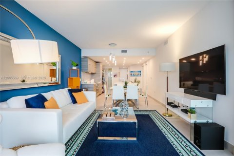 Condo in Miami, Florida, 2 bedrooms  № 2069608 - photo 3