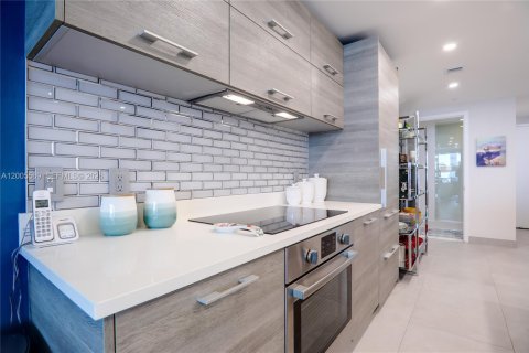 Condo in Miami, Florida, 2 bedrooms  № 2069608 - photo 7