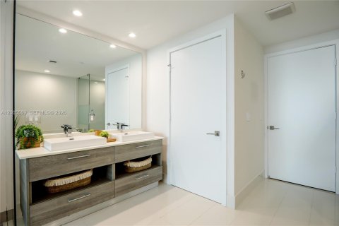 Condo in Miami, Florida, 2 bedrooms  № 2069608 - photo 9