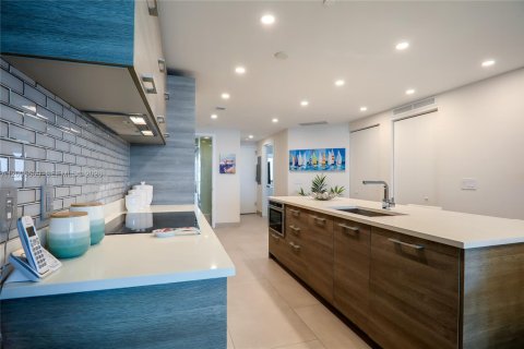 Condo in Miami, Florida, 2 bedrooms  № 2069608 - photo 12