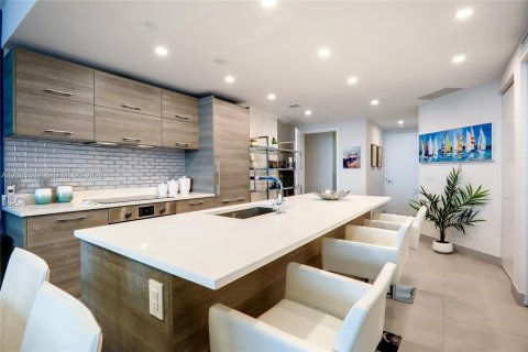 Condo in Miami, Florida, 2 bedrooms  № 2069608 - photo 5