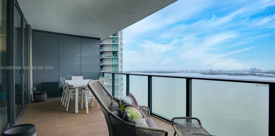 Condo in Miami, Florida, 2 bedrooms  № 2069608