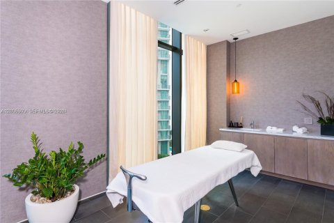 Condo in Miami, Florida, 2 bedrooms  № 2069608 - photo 23