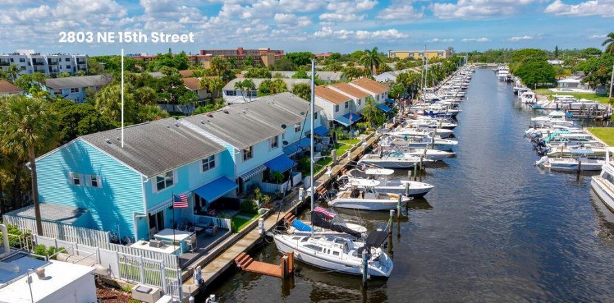 Townhouse in Pompano Beach, Florida 2 bedrooms, 93.65 sq.m. № 2400005