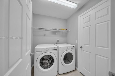 Villa ou maison à vendre à Lehigh Acres, Floride: 3 chambres, 129.97 m2 № 2020265 - photo 17