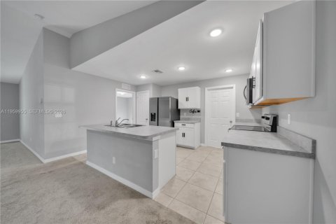 Villa ou maison à vendre à Lehigh Acres, Floride: 3 chambres, 129.97 m2 № 2020265 - photo 6