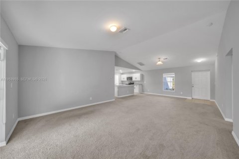 Villa ou maison à vendre à Lehigh Acres, Floride: 3 chambres, 129.97 m2 № 2020265 - photo 16