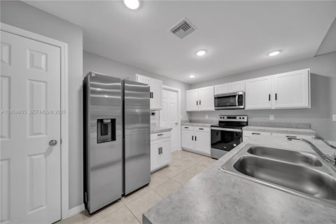 Villa ou maison à vendre à Lehigh Acres, Floride: 3 chambres, 129.97 m2 № 2020265 - photo 7