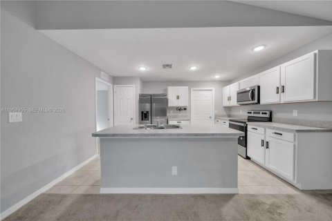 Villa ou maison à vendre à Lehigh Acres, Floride: 3 chambres, 129.97 m2 № 2020265 - photo 9