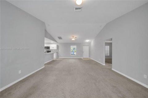 Villa ou maison à vendre à Lehigh Acres, Floride: 3 chambres, 129.97 m2 № 2020265 - photo 14