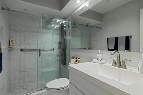 House in Miami, Florida 3 bedrooms, 129.78 sq.m. № 2070842 - photo 16