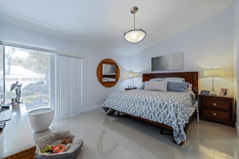 House in Miami, Florida 3 bedrooms, 129.78 sq.m. № 2070842 - photo 12