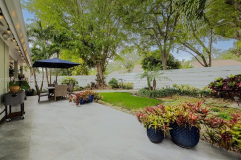House in Miami, Florida 3 bedrooms, 129.78 sq.m. № 2070842 - photo 21