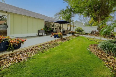 House in Miami, Florida 3 bedrooms, 129.78 sq.m. № 2070842 - photo 20