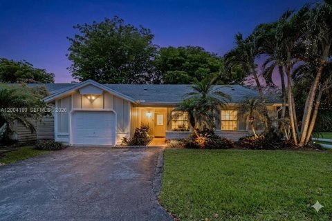 House in Miami, Florida 3 bedrooms, 129.78 sq.m. № 2070842 - photo 3