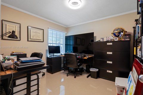 House in Miami, Florida 3 bedrooms, 129.78 sq.m. № 2070842 - photo 15