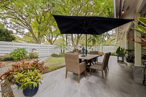 House in Miami, Florida 3 bedrooms, 129.78 sq.m. № 2070842 - photo 18